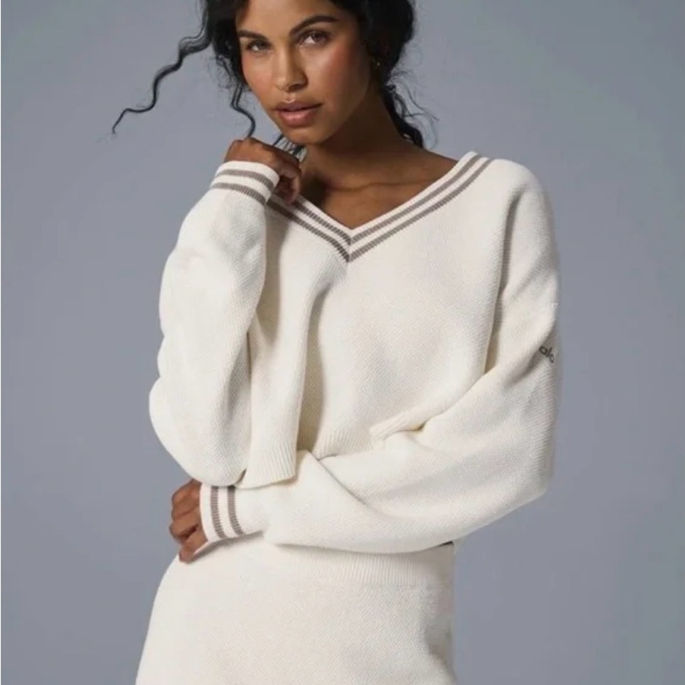 Alo Tennis Club Sweater Knit V-Neck Pullover size M